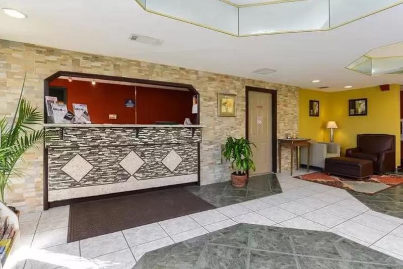 Travel Inn Уинтер-Хейвен Экстерьер фото
